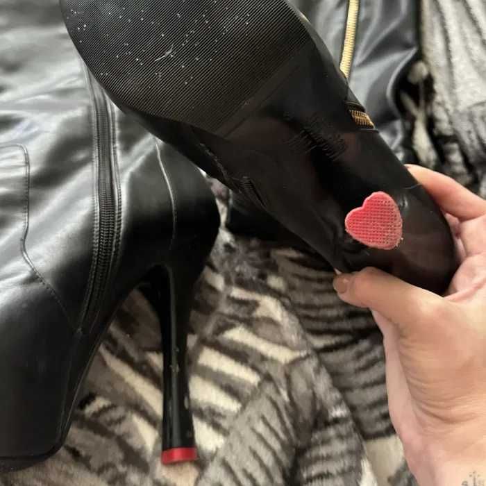 Kozaki na wysokim obcasie i platformie love moschino rozmiar 38 czarne