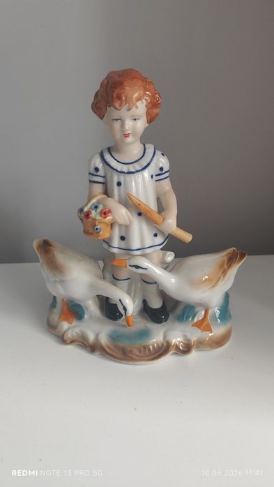 Figurka Gęsiareczka z Fabryki Porcelany w Rununi