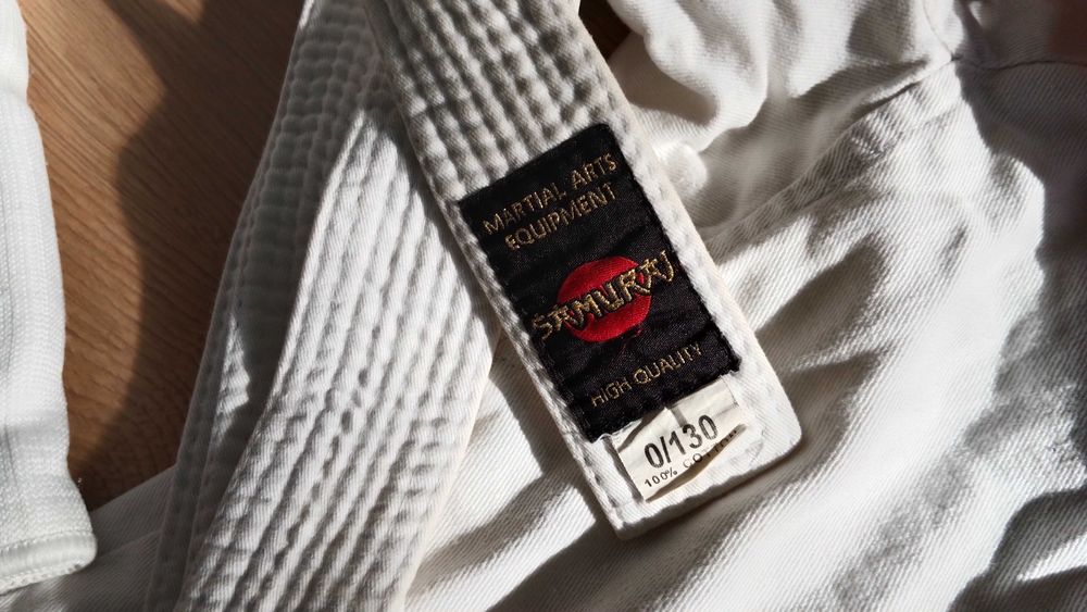 Kimono do karate z dodatkami