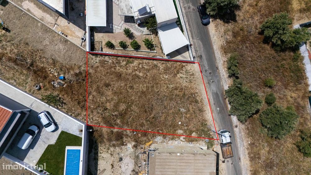 Terreno Urbano com 369m2 na Quinta da Ponte, SÃO JOÃO DOS MONTES