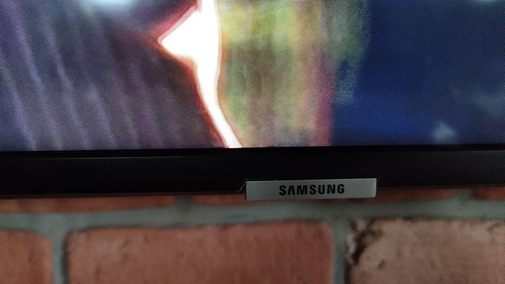 Telewizor Samsung 49 cali z uchwytem