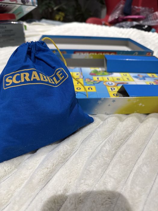 Scrabble Junior- 2 wspaniale gry słowne w 1