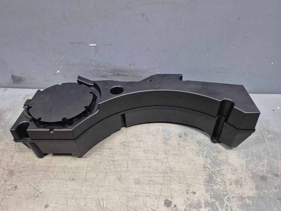 Głośnik Subwoofer BANG OLUFSEN Audi Q8 4M 4M8035621A
