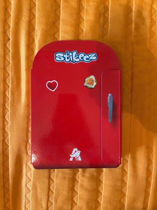 Duas Coleções bonecos stikeez