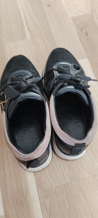 Кросівки жіночі шкіряні