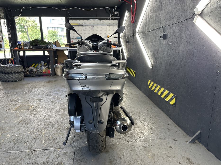 Piaggio X 10 500