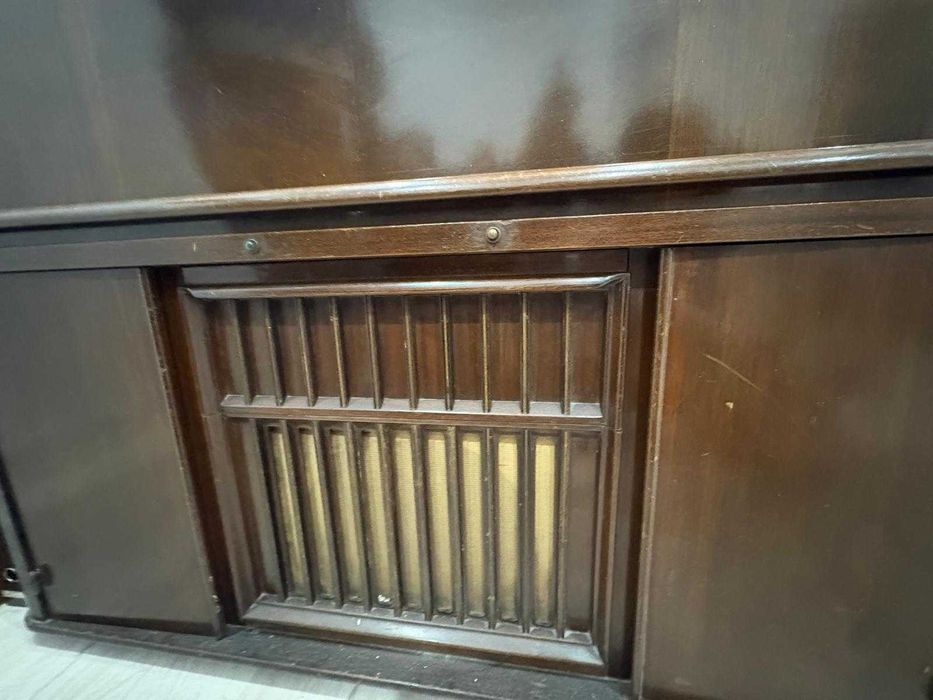 Troco ou vendo Móvel gira discos anos 50 muito raro