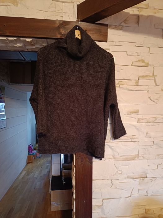 Piękny mięciutki,cieplutki grafiowy golf