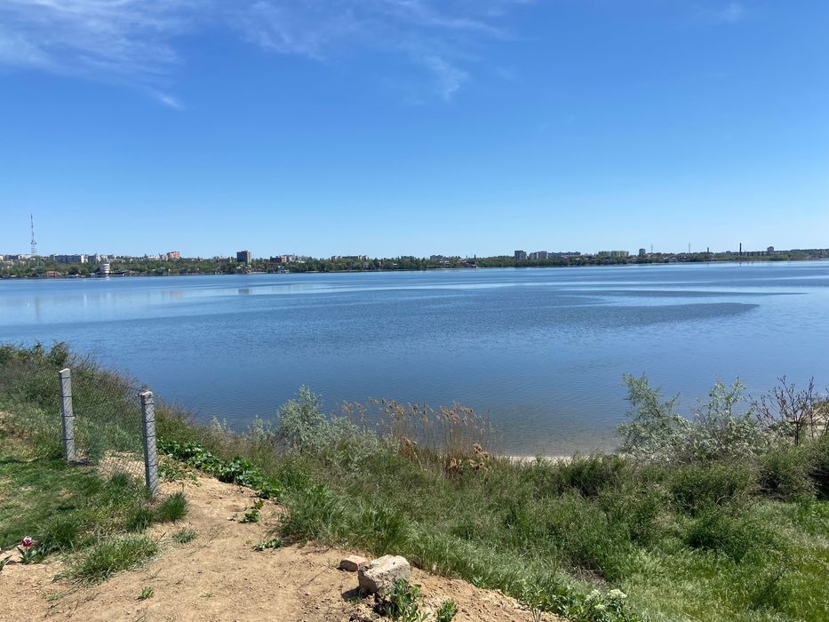 Продаж ділянки під будівництво на березі річки в Варварівці (л1)