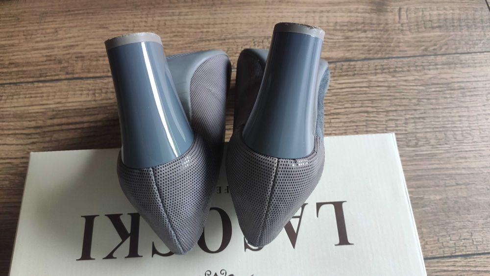 Czółenka / półbuty Lasocki szare zamszowe rozm. 38 Stan bardzo dobry