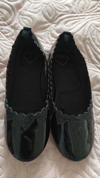Туфлі лаковані з сердечками