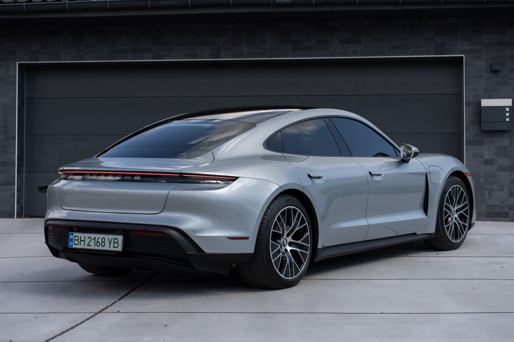 Porsche Taycan 2023