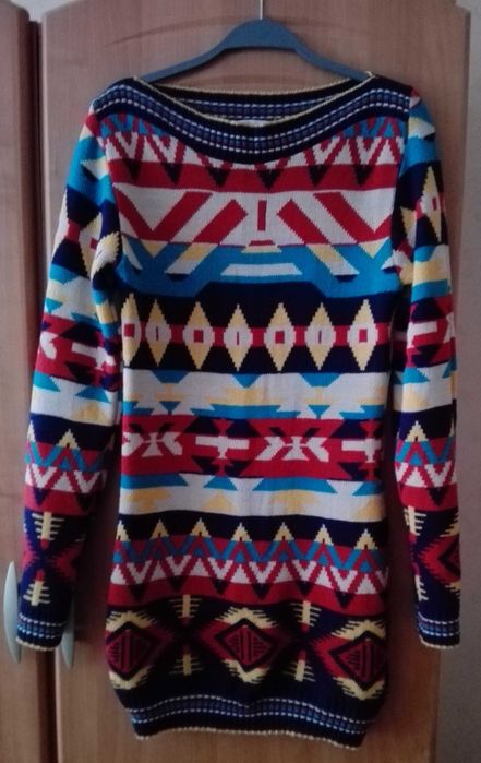 Kolorowy sweter w indiański wzór