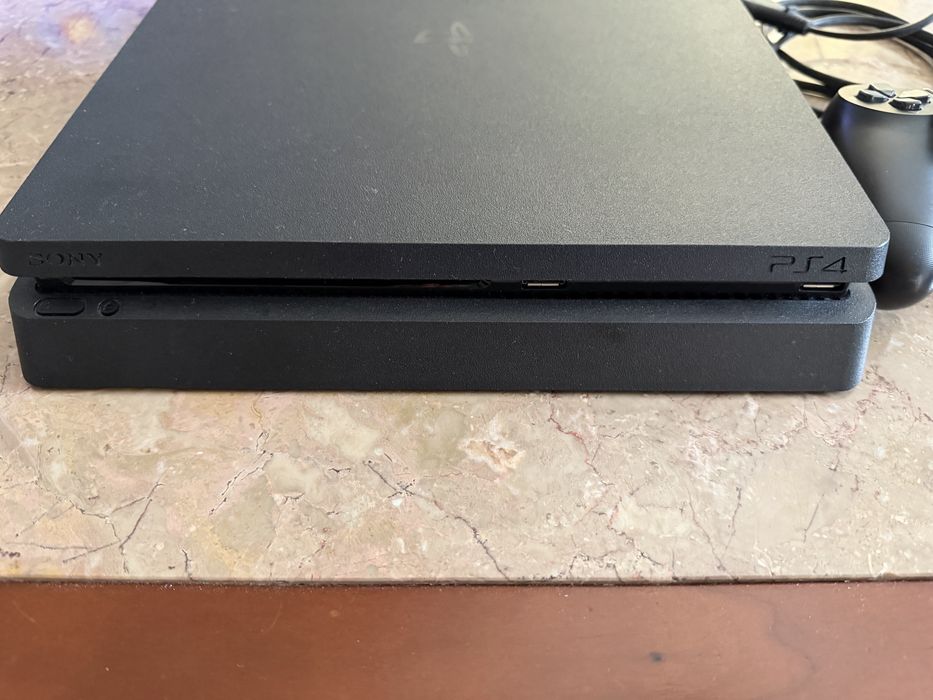 Playstation 4 slim