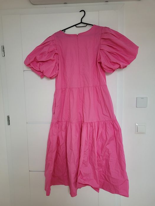 Nowa sukienka midi falbany reserved M