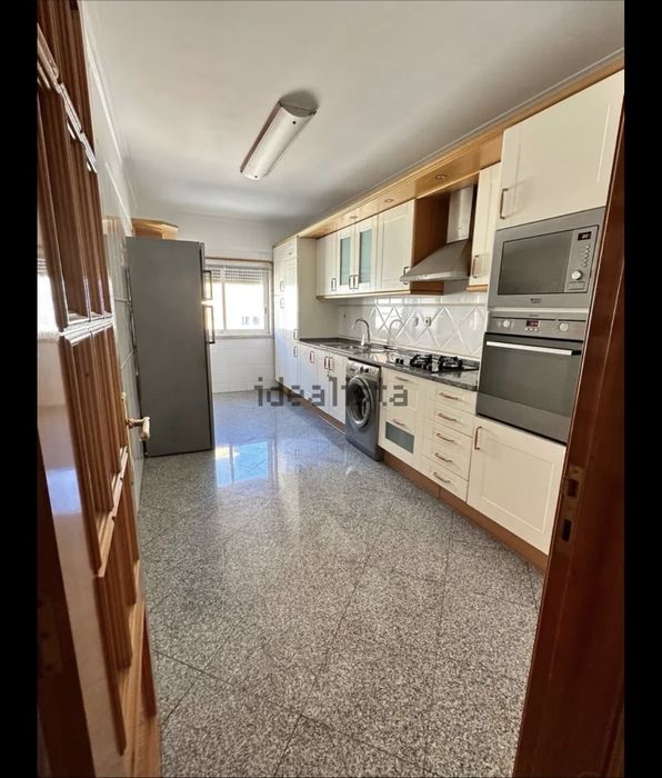 Prior Velho- T3-parqueamento e arrecadacao, cozinha equipada, suite