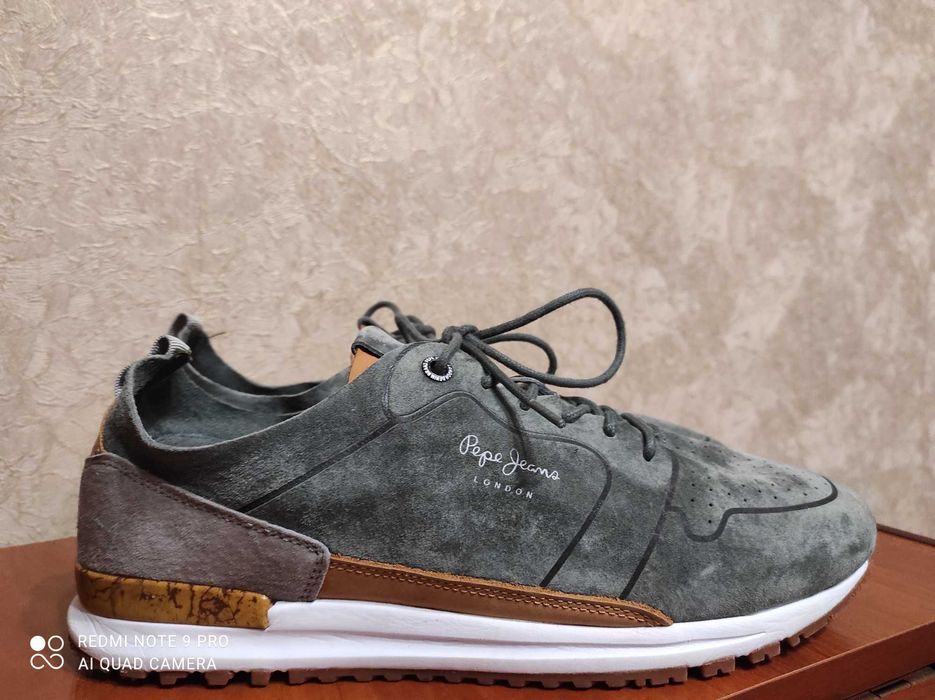 Кросівки чоловічі