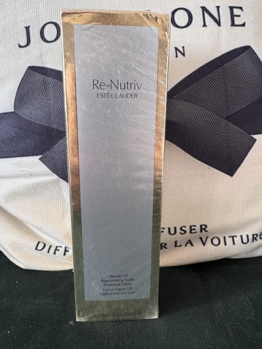 Estee Lauder Odmładzająca Kuracja Na Noc Re-Nutriv Ultimate Lift Regenerating Youth Treatment