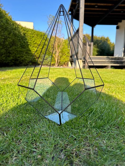 Piękne szklane terrarium geometryczne