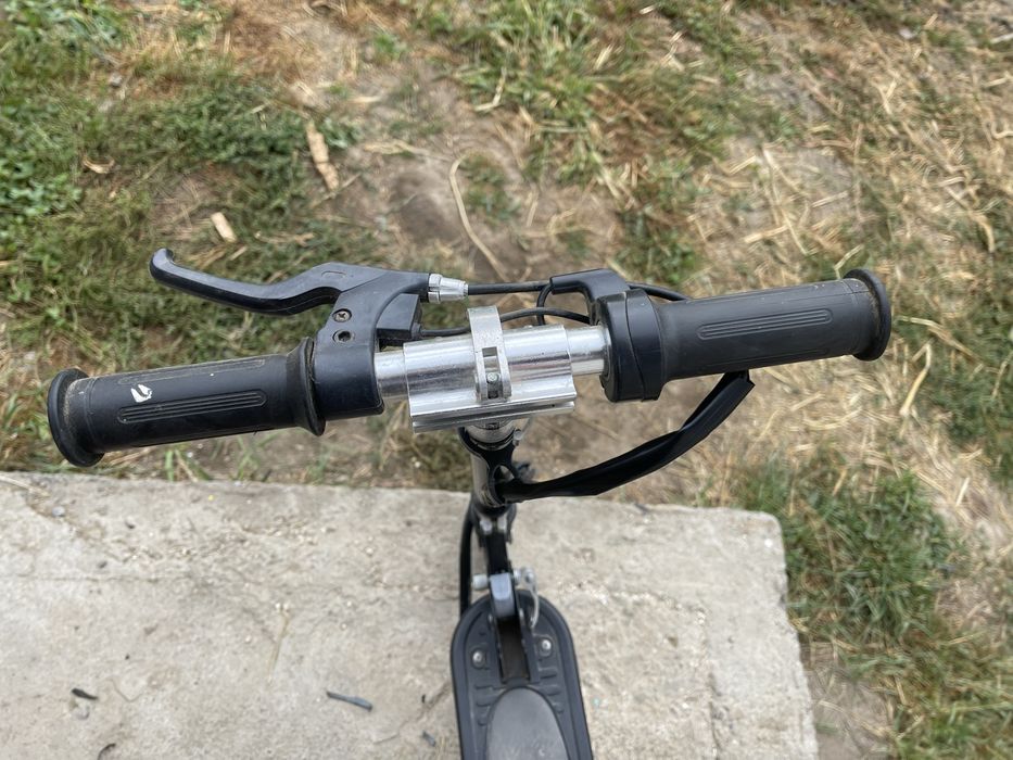 Дитячий електросамокат