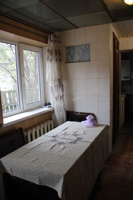 Будинок біля метро Житомірська