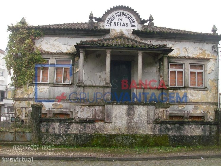 Prédio Urbano em Ruína com 3 Pisos no Centro de Nelas  Oportunidade...
