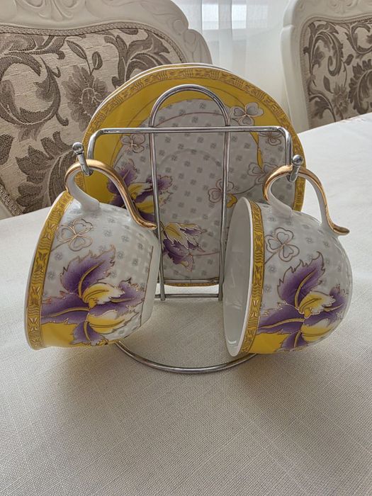 Сервіз - 2 чашки + 2 тарілки + підставка