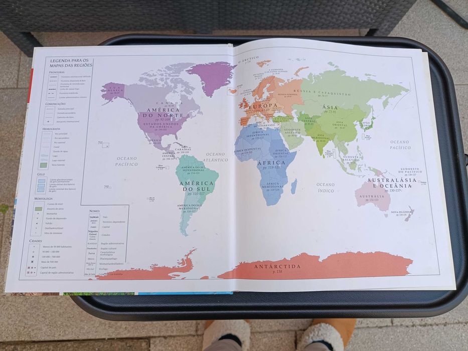 Livro "Atlas Universal", Texto Editora