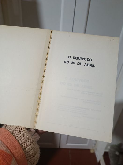 Livro "O Equívoco do 25 de Abril" de Sanches Osório