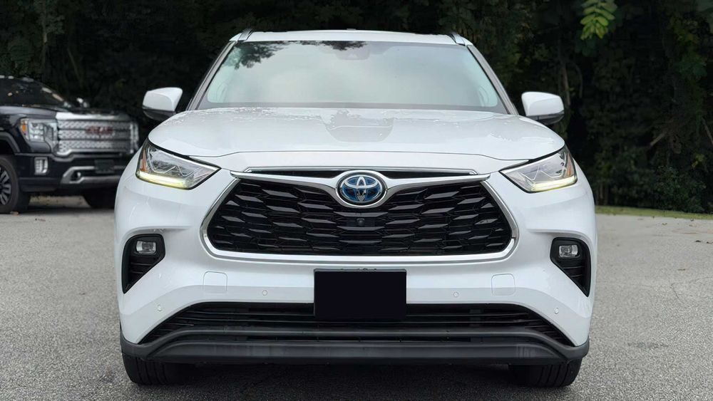 Toyota Highlander Hybrid      2022