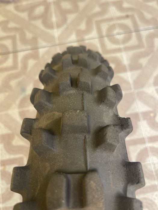 Pneu 80/100-21 optimo estado