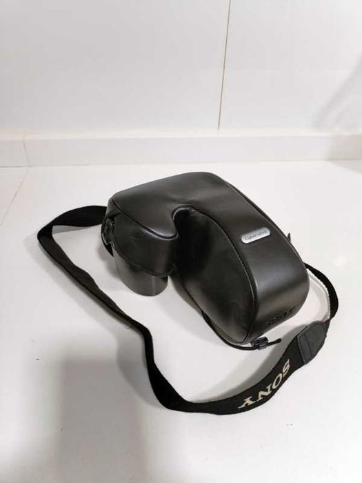 Vendo Sony Cibershot F828, para reparar ou peças.