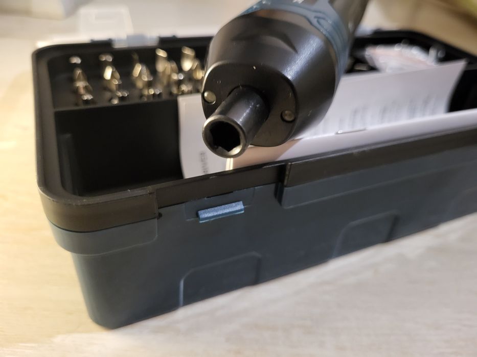 Универсальная аккумуляторная отвертка Электроотвертка