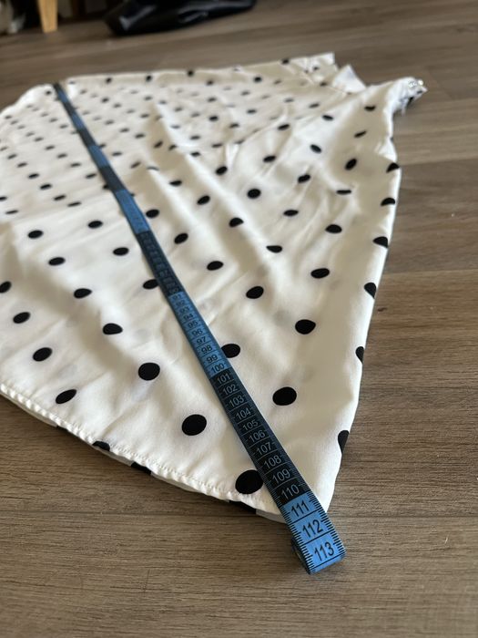 Атласна спідниця