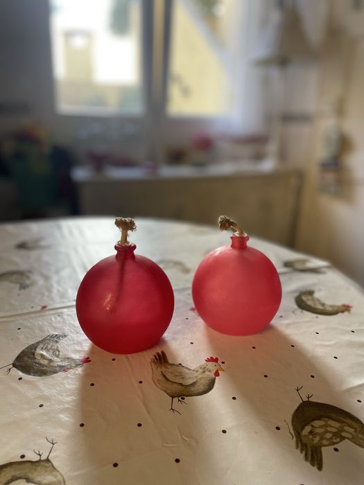 Lamparinas vermelhas, compradas numa loja de decoração de motivos nauticos