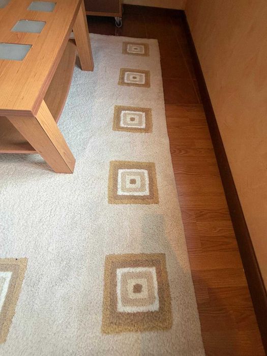 Conjunto Sofá com tapete e mesa de centro
