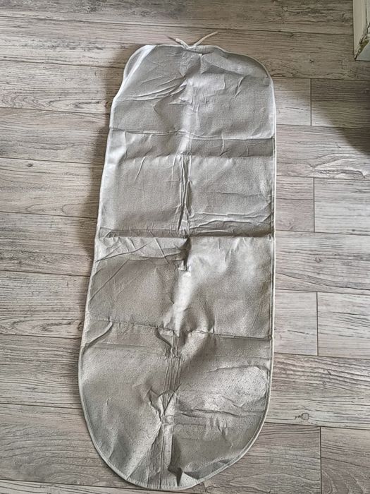 Pokrowiec na deskę do prasowania 120x45 cm  odporny na plamy  zaprasza