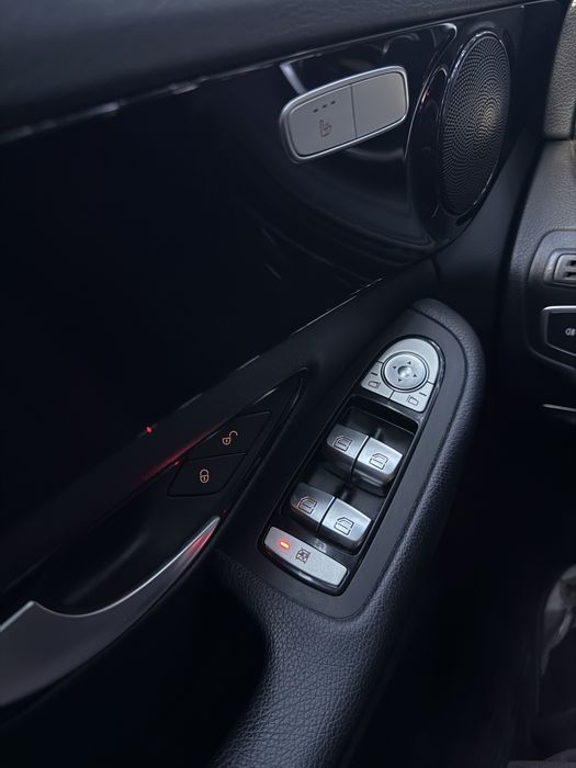 Mercedes-Benz C 220d 2018 • 2.2 Diesel