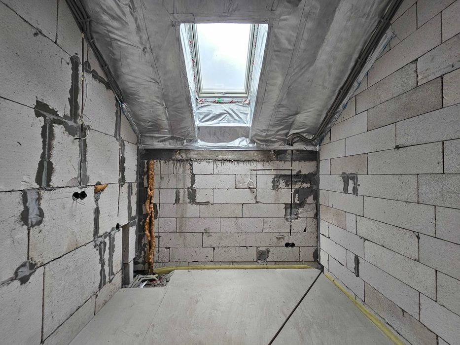 Продаётся новый просторный дом недалеко от воды, в районе Карачунов