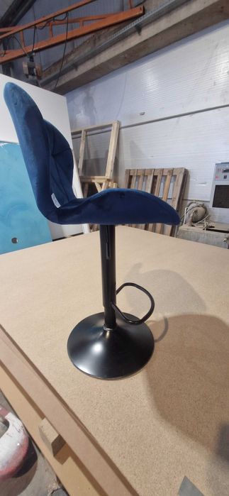 Sprzedam hokery welurowe.