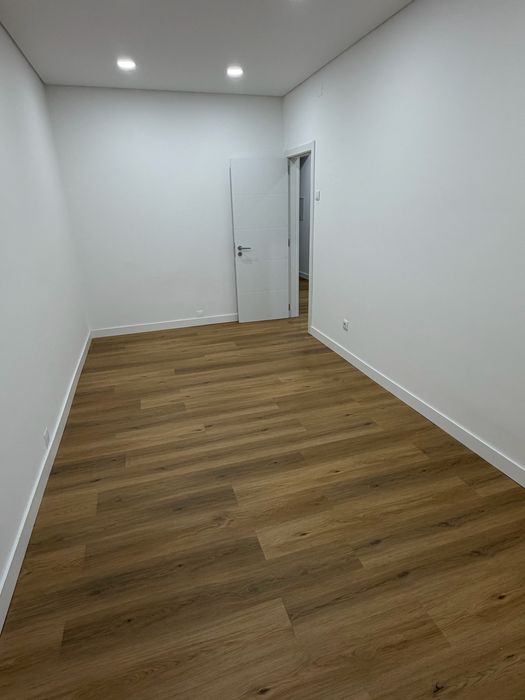 T2 totalmente remodelado em Águas Livres – 295.000 €