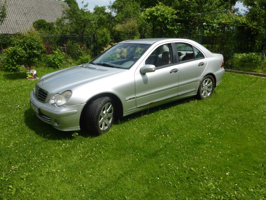 Mercedes W203, sedan