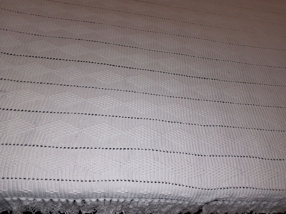 Colcha de renda feita à mão Peso 4,5kg.