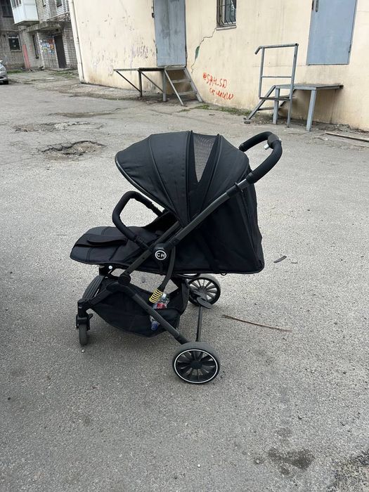 Коляска  прогулянкова luxmom
