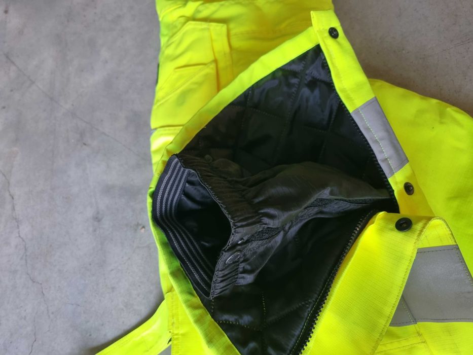 Macacão farda "mascot Safe" como novo