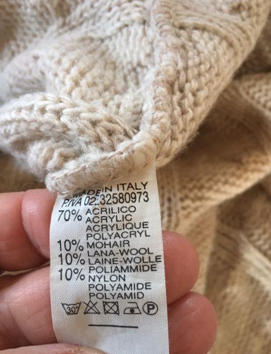 Poncho em lã cor bege