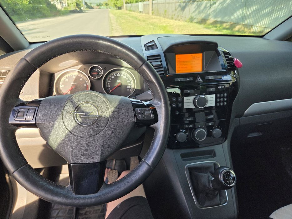 Опель ZAFIRA 2011r