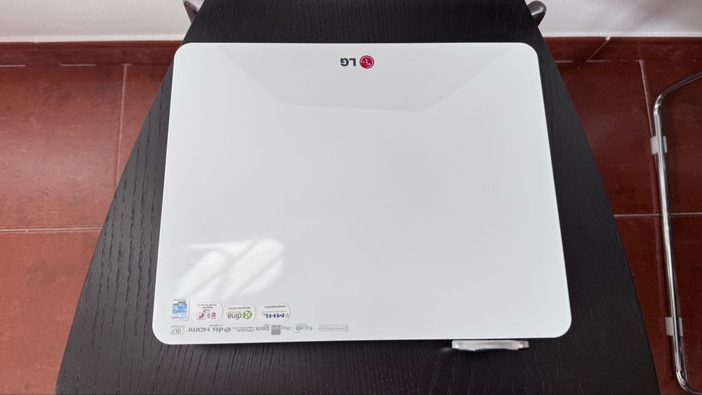 Projetor LG PF80G - (1920 x 1080)