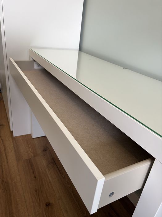 Toaletka Malm, krzesło Rosentorp IKEA