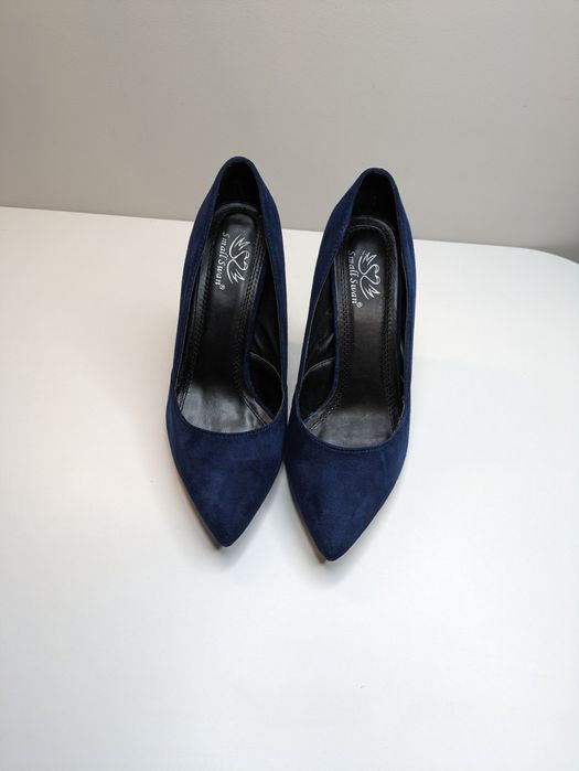 Buty na obcasie czulenka zamszowe 38